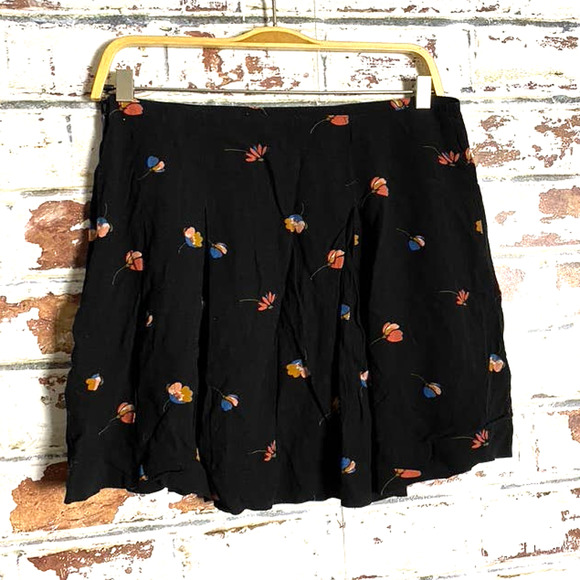 Free People Lovers Lane Floral Mini High Waisted Button Detail Flowinhg Skirt - Picture 9 of 9